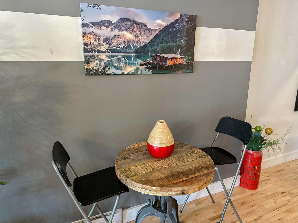 Vibrant 5-bed 5mins To Jarry Metro Apartment Montreal