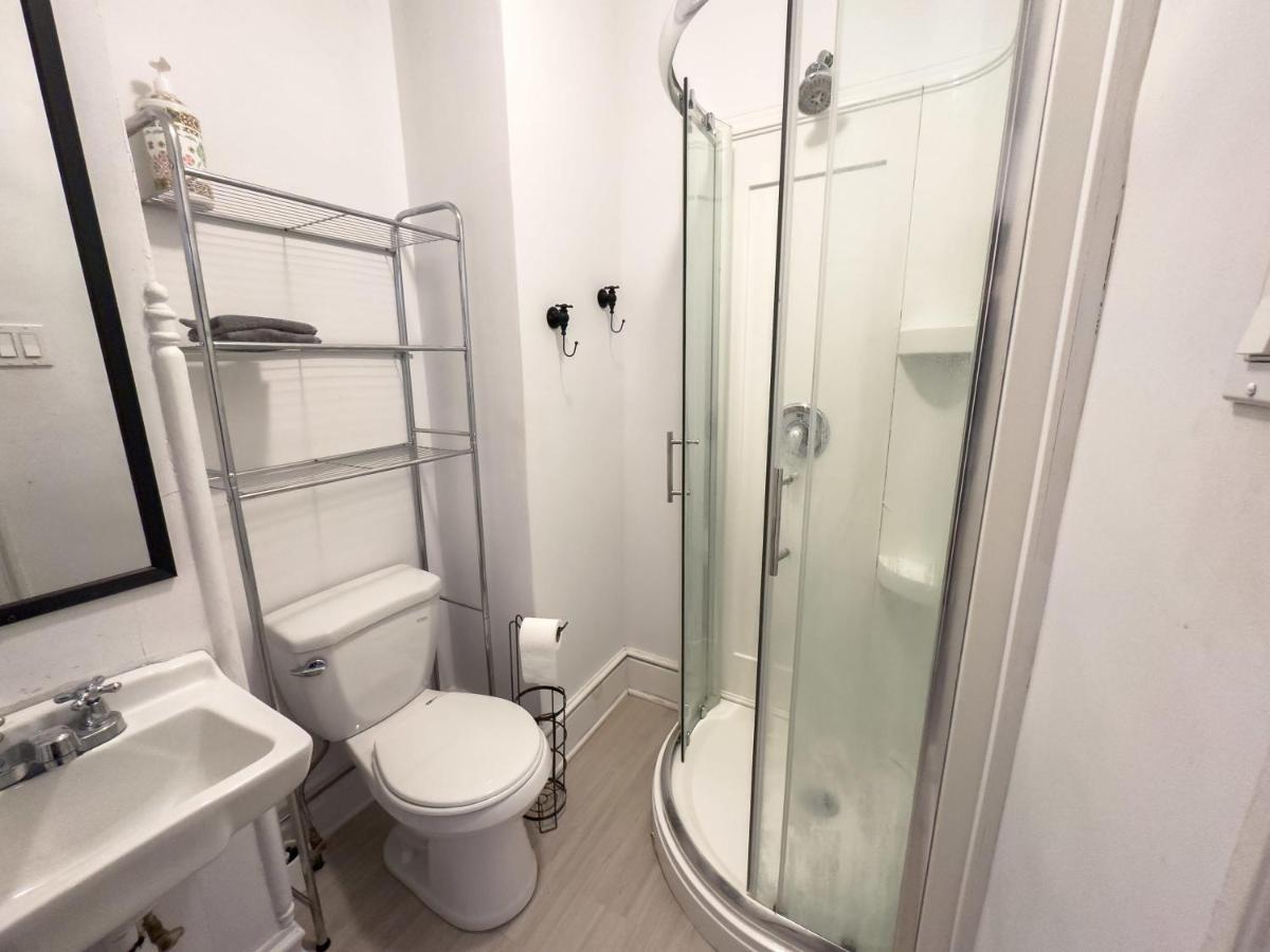 Sweet Little Studio 2min To Ave Mont-royal Apartment Montreal