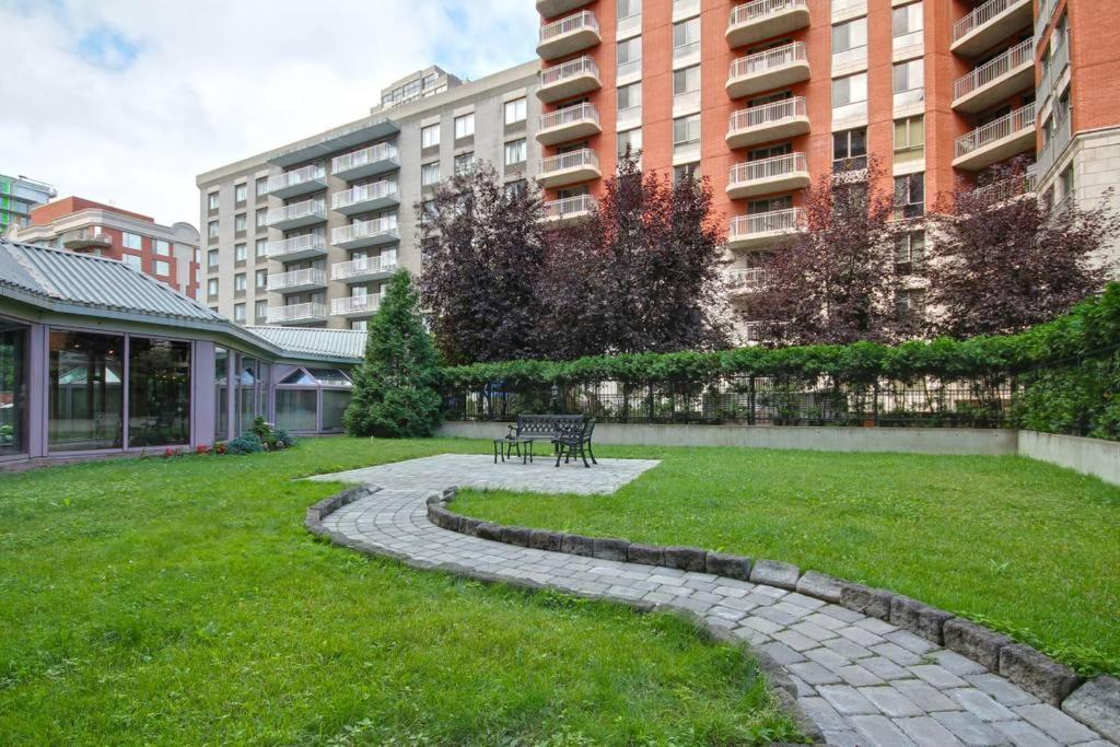 Beautiful With View Of The City! Apartment
