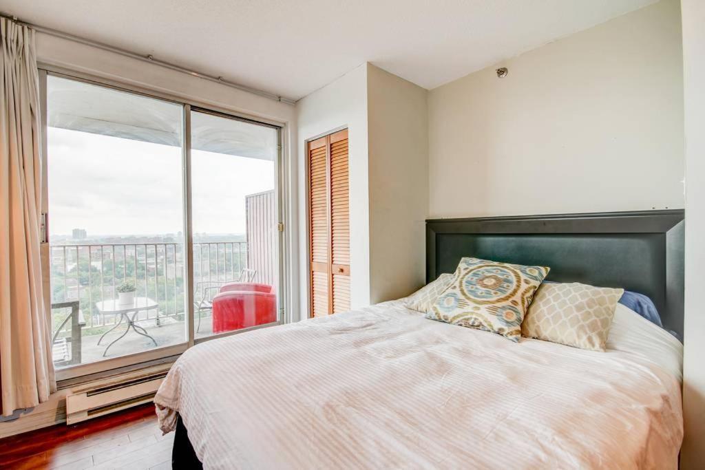 Beautiful With View Of The City! Apartment