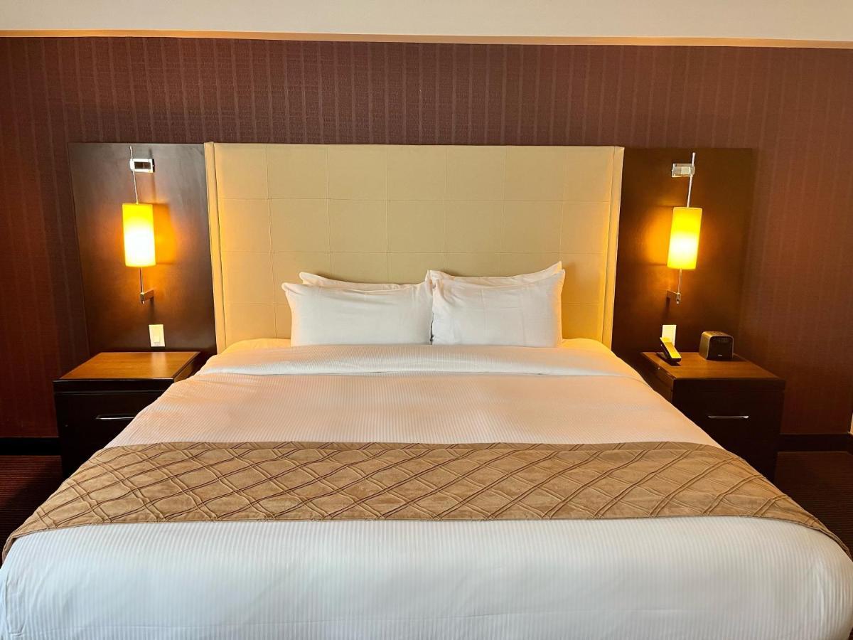 Ruby Foo's Hotel