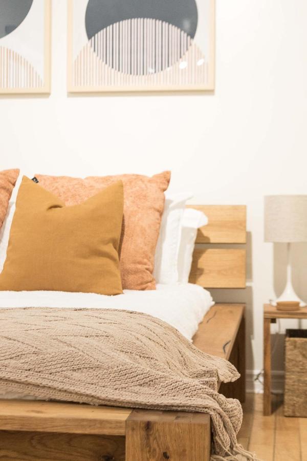 Beautiful Studio In Westmount Amazing Location Apartment