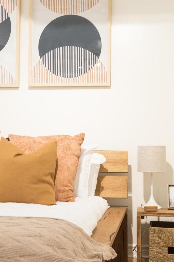Beautiful Studio In Westmount Amazing Location Apartment