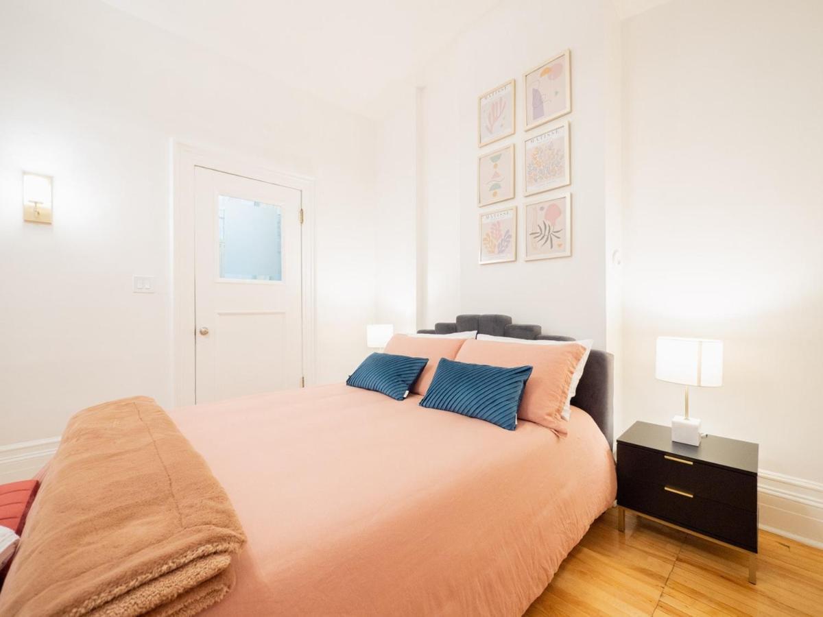 Historical In - La Marie Antoinette Apartment Montreal