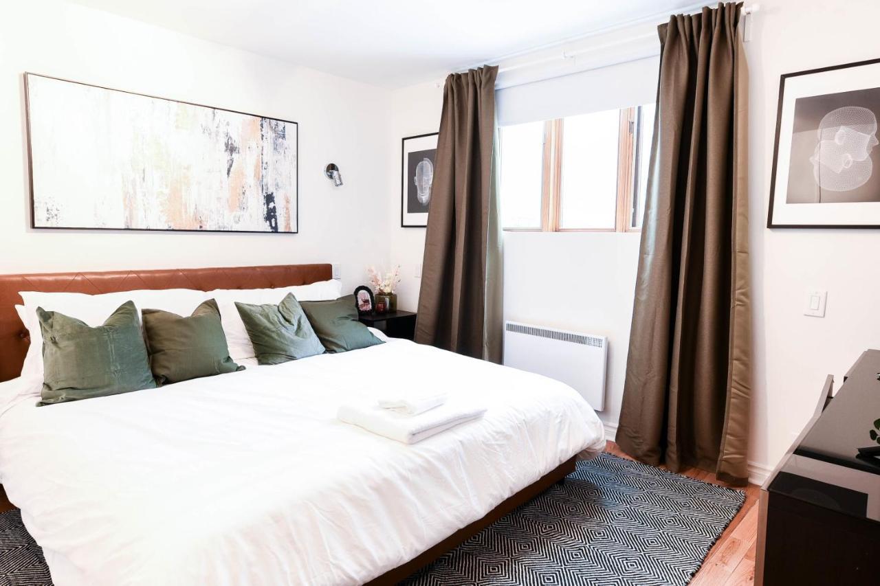 Large 3 Bed 2 Bath For 8 In Center Of Golden Square Mile - Stanley House