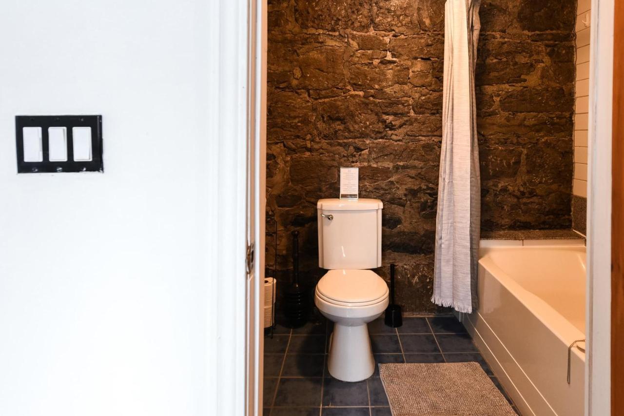 Holiday home Large 3 Bed 2 Bath For 8 In Center Of Golden Square Mile - Stanley House Montreal