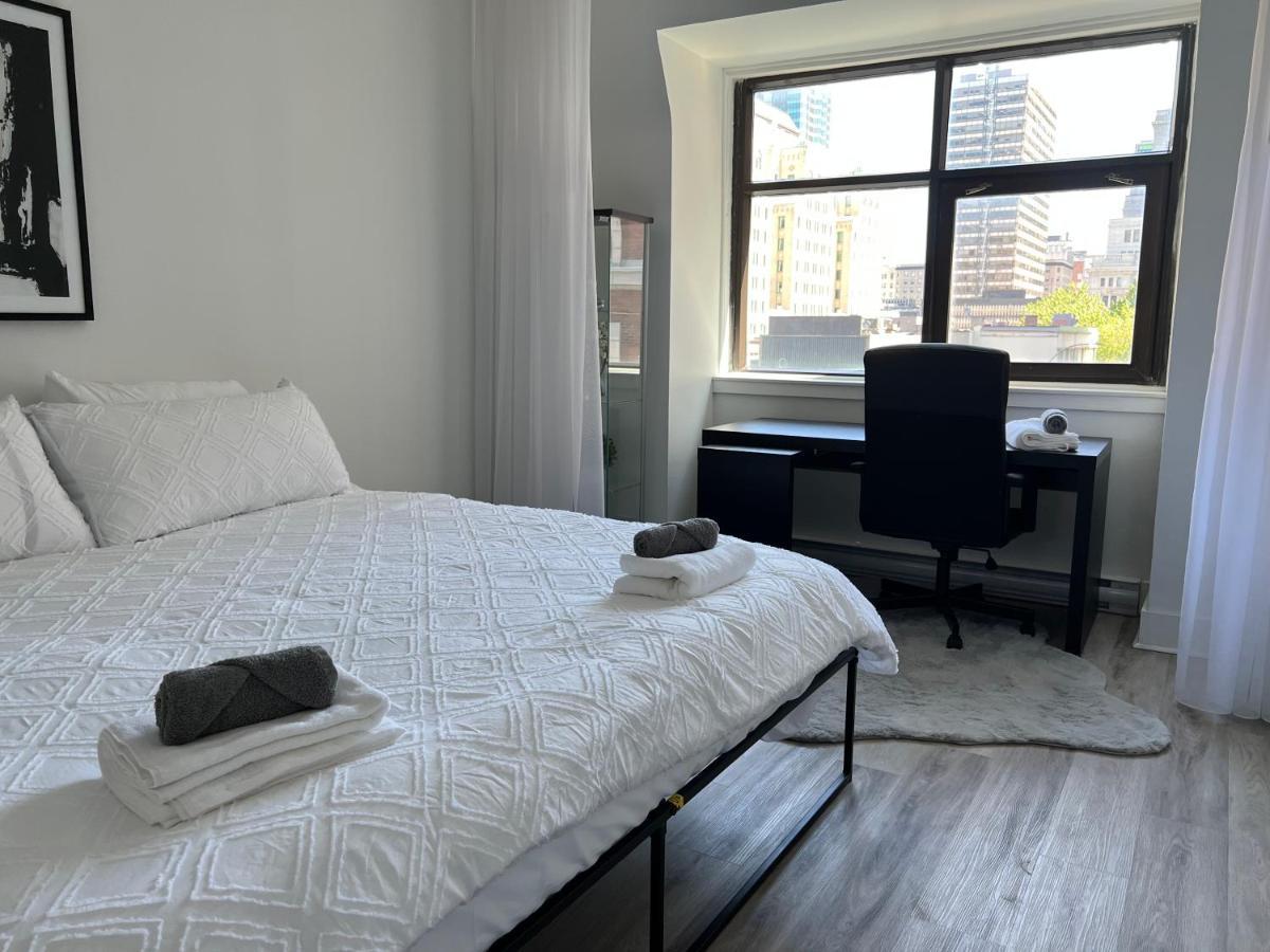 Spacious 5-bed Oasis In The Heart Of Downtown-5 Min To Bell Center, Free Parking * Montreal
