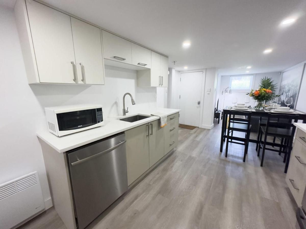 Chic 2 Bedr In Rosemont 12min Walk To Metro Apartment