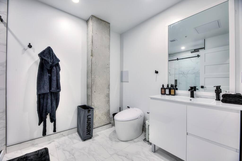 Brand New 2 Bd Modern In Old F2
