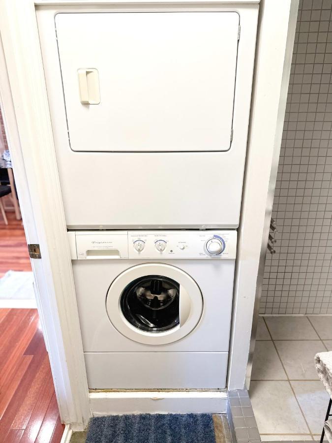 Superb 2 Bed In Plateau 10min To Mont-royal Metro * Montreal