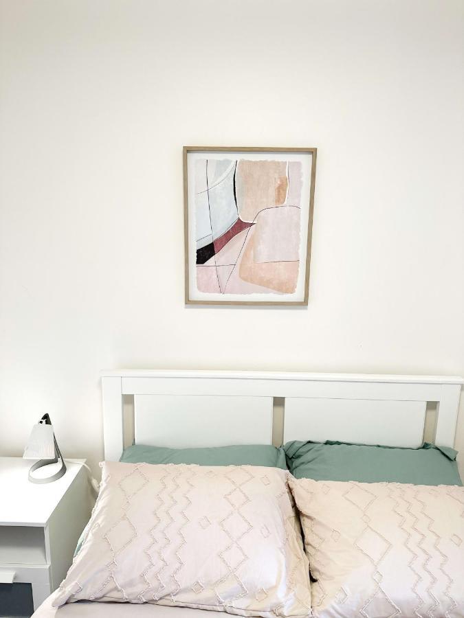 Superb 2 Bed In Plateau 10min To Mont-royal Metro Apartment Montreal