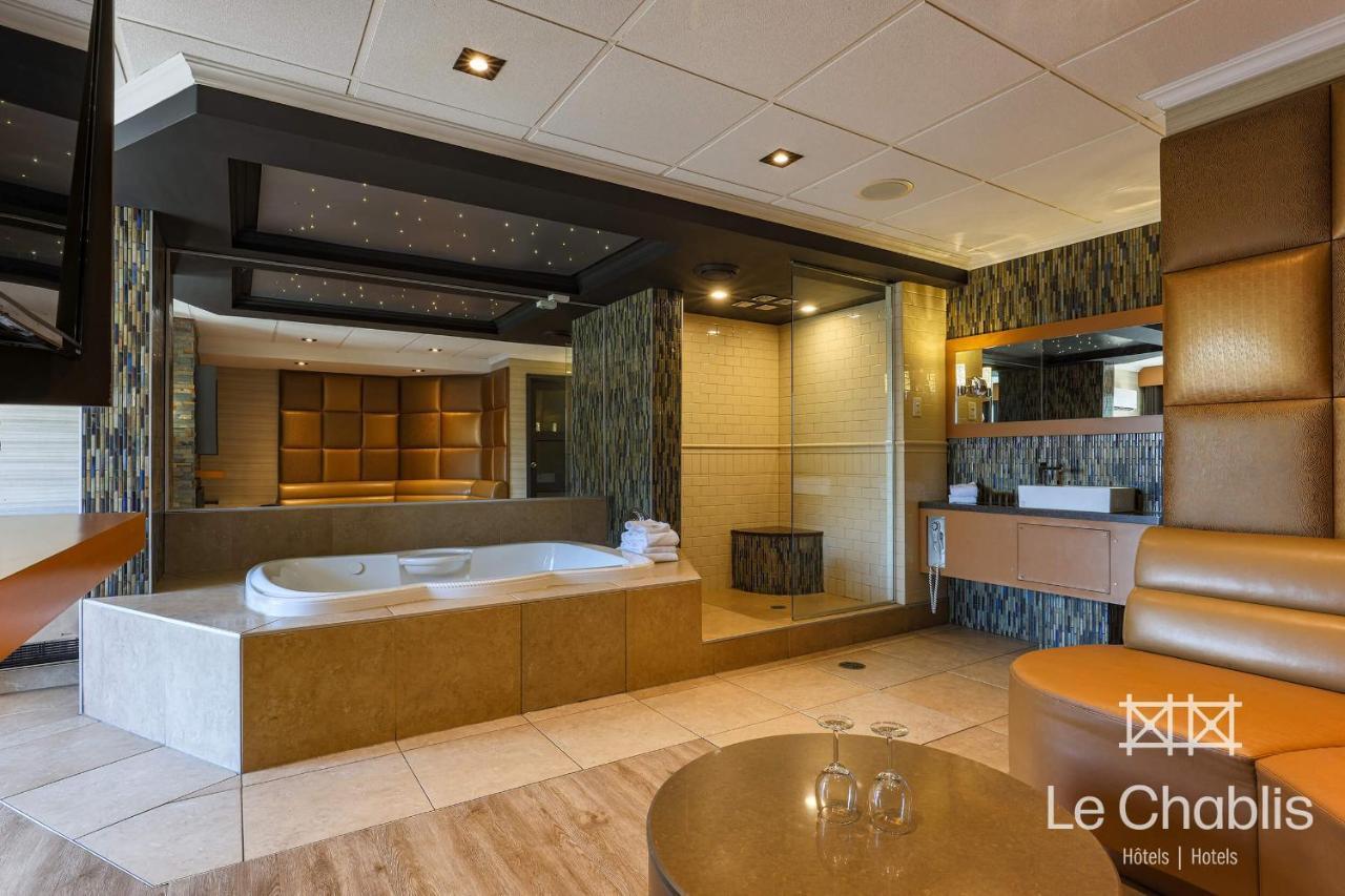Le Chablis Cadillac Motel