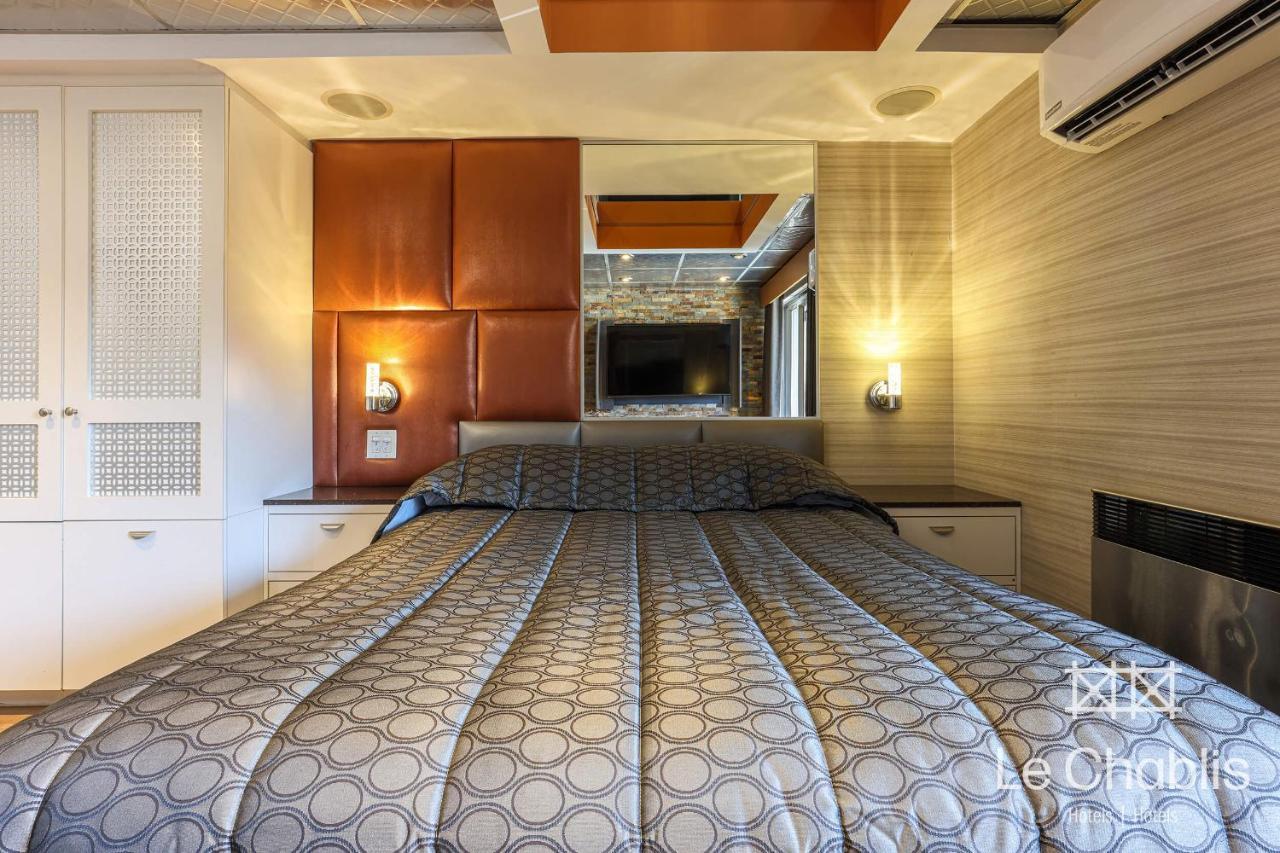 Le Chablis Cadillac Motel
