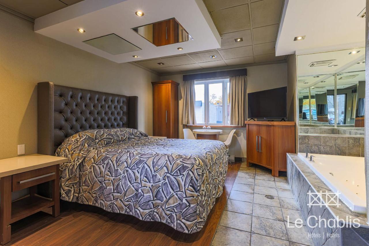 Le Chablis Cadillac Motel