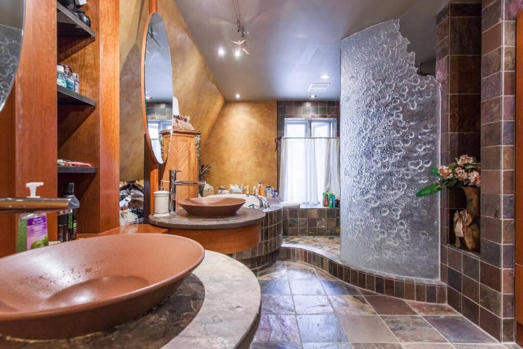 Amazing 8br Waterview House & Villa Montreal