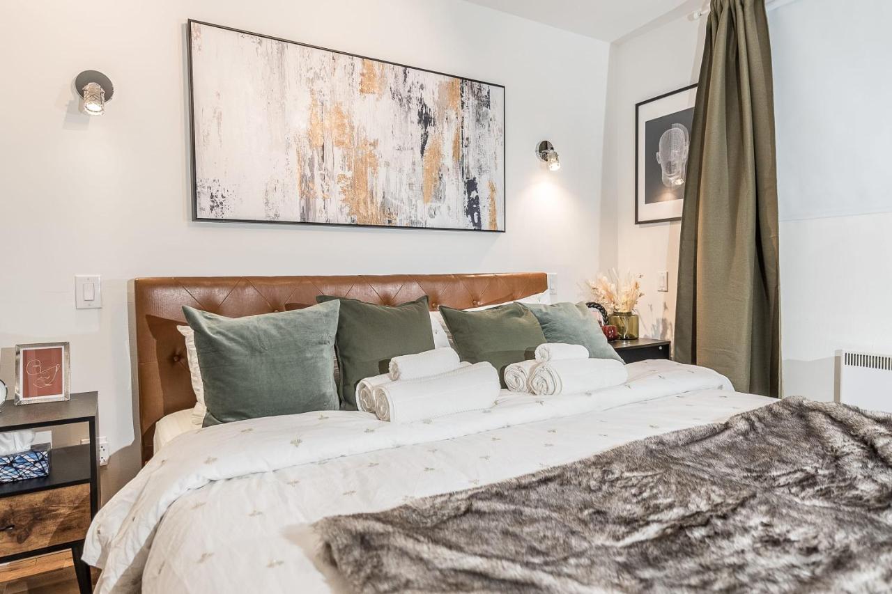 Large 3 Bed 2 Bath For 8 In Center Of Golden Square Mile - Stanley House Montreal