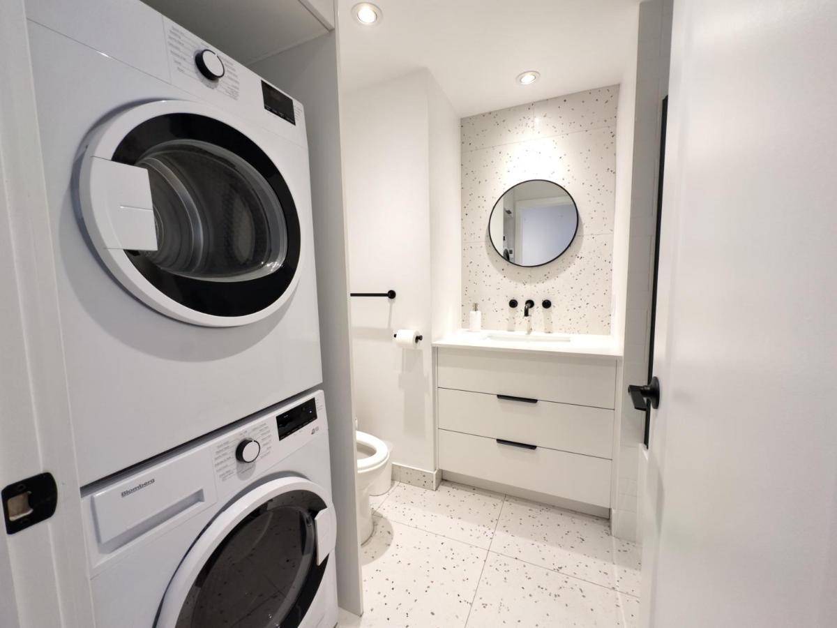 Charming 2-bedr Haven 2mins From Frontenac Metro Apartment