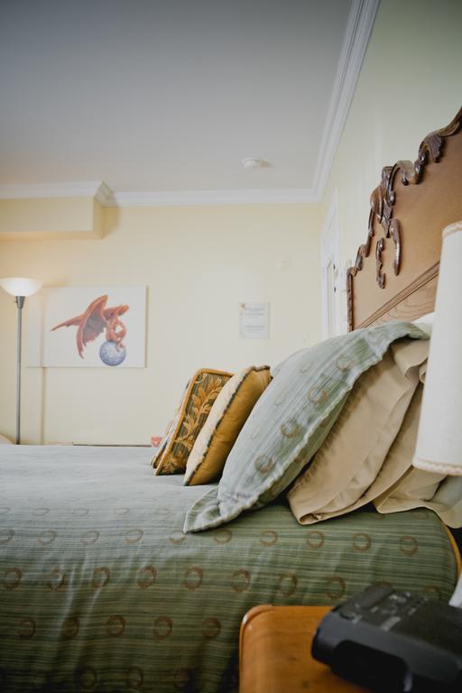 Bed & Breakfast Maison Des Jardins B & B Montreal