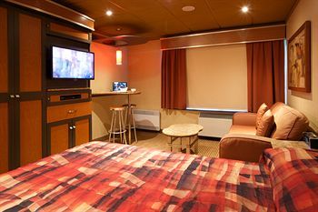 Hotel Le Chabrol & Montreal