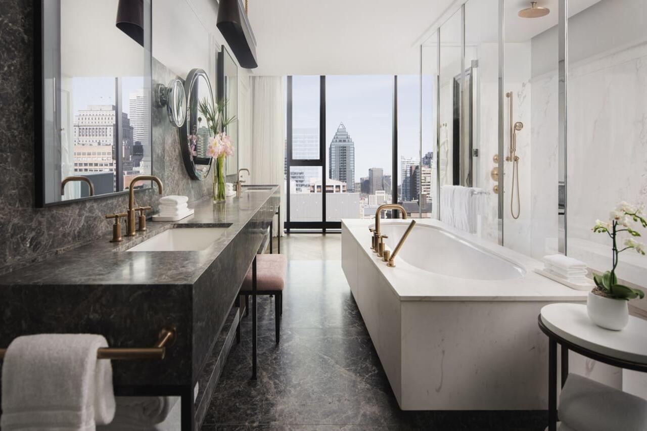 Four Seasons Hotel
