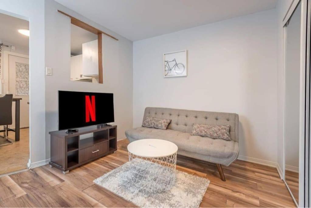 Modest 4bedr Apt - 5mins Walk From Parc Lafontaine Montreal