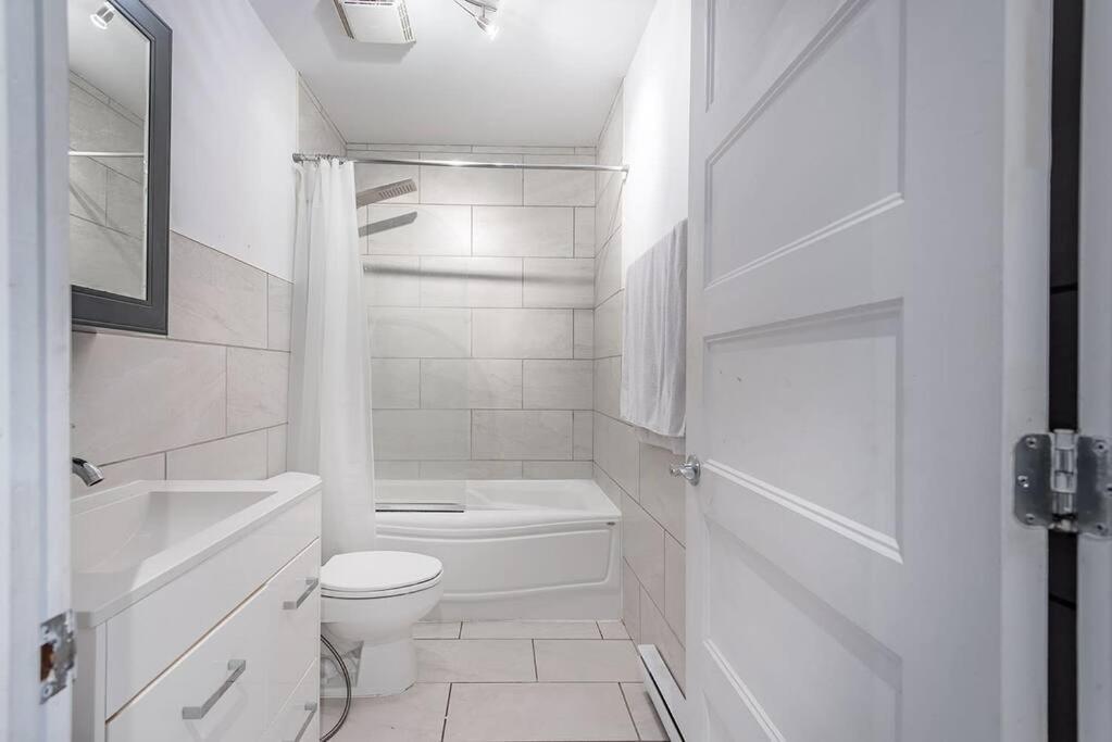 Beautiful 2bedroom Near Downtown * Montreal