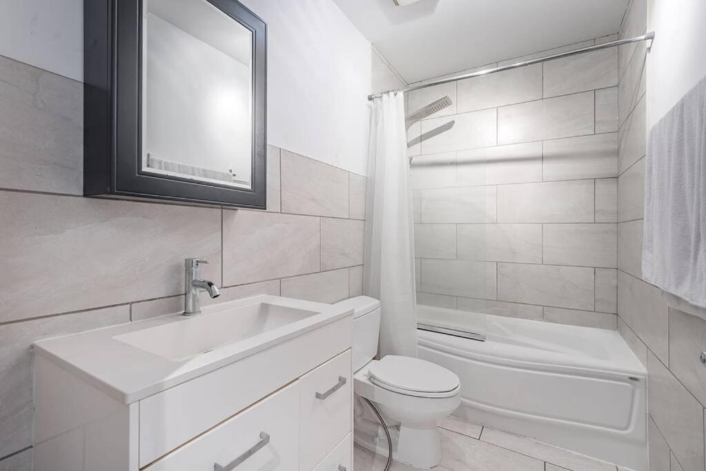 Beautiful 2bedroom Near Downtown Apartment Montreal