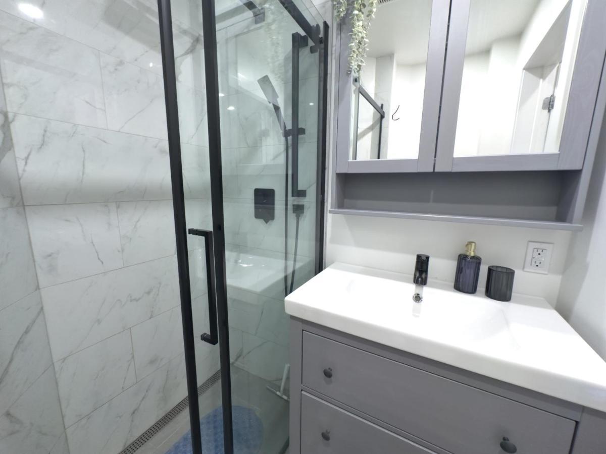 Bright & Beautiful 2 Bedr Near Botanical Garden Apartment Montreal