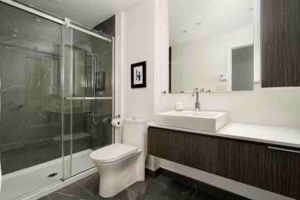 Mind Blowing View - 2 Beds - Pool & - Downtown Apartment