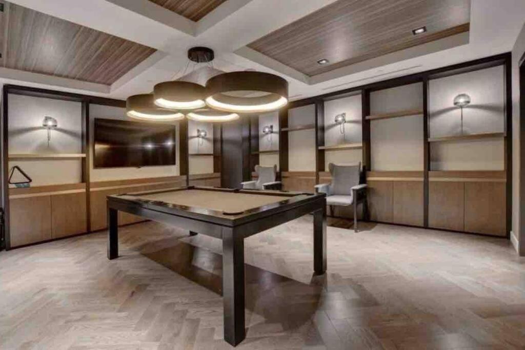 Mind Blowing View - 2 Beds - Pool & - Downtown *