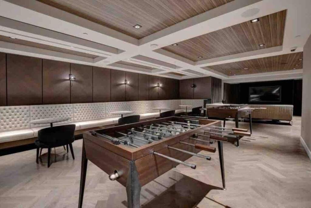 Mind Blowing View - 2 Beds - Pool & - Downtown * Montreal