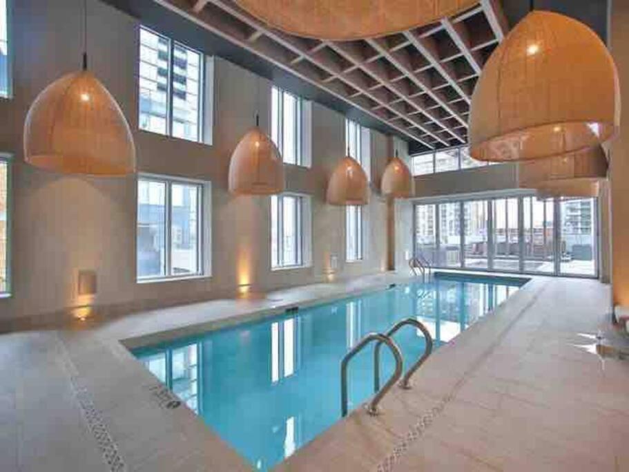 Mind Blowing View - 2 Beds - Pool & - Downtown Apartment *