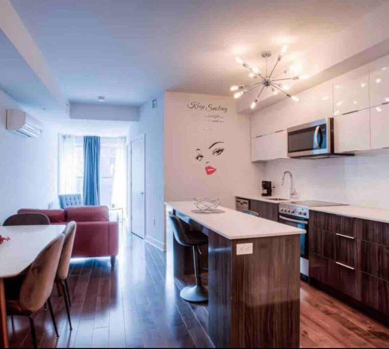 Apartment 2 Bedroom In The Heart Of The Montreal