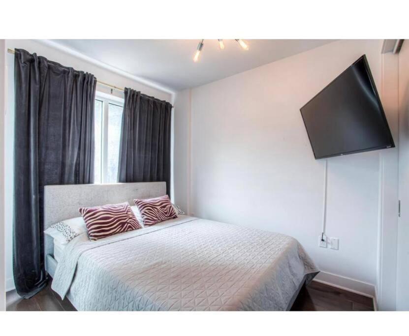 2 Bedroom In The Heart Of The Apartment Montreal