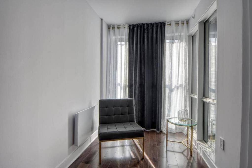 2 Bedroom In The Heart Of The Apartment Montreal