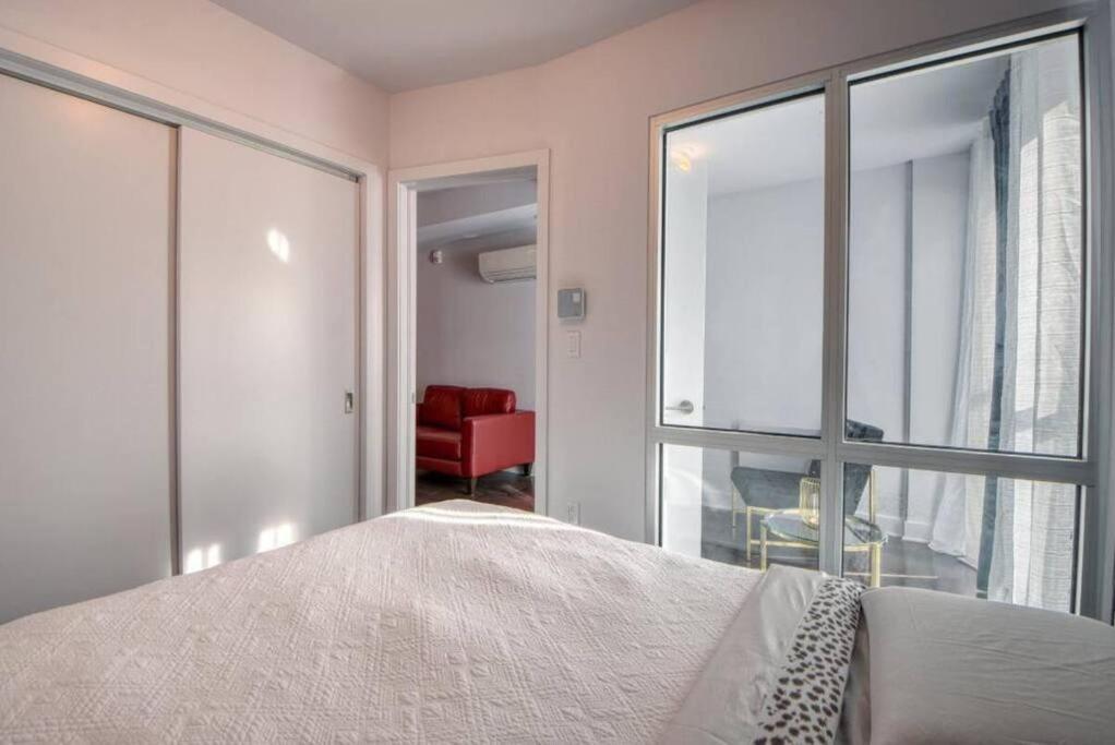 Apartment 2 Bedroom In The Heart Of The *