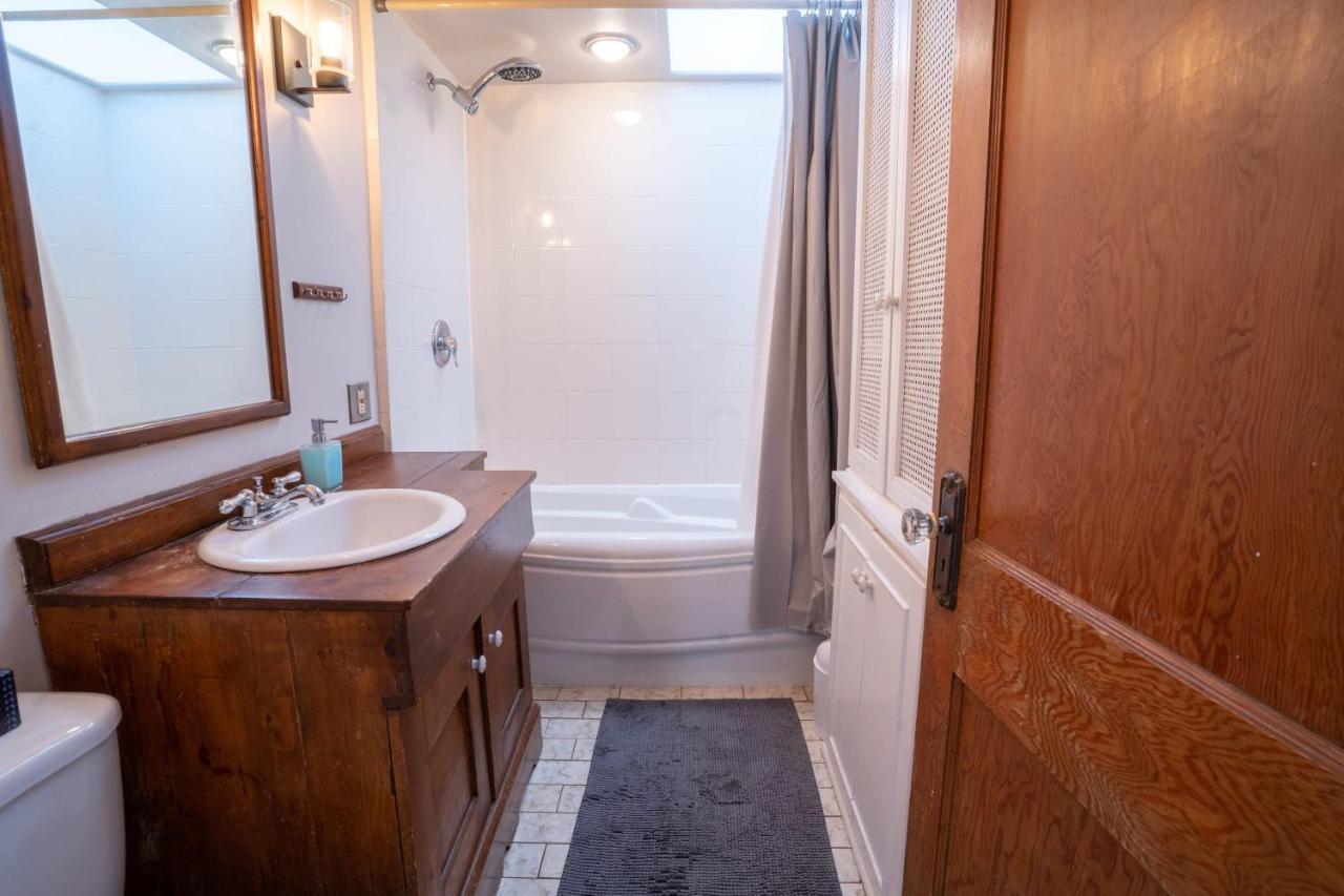 Beautiful 3 Beds Apt - 3mins From Metro Montreal