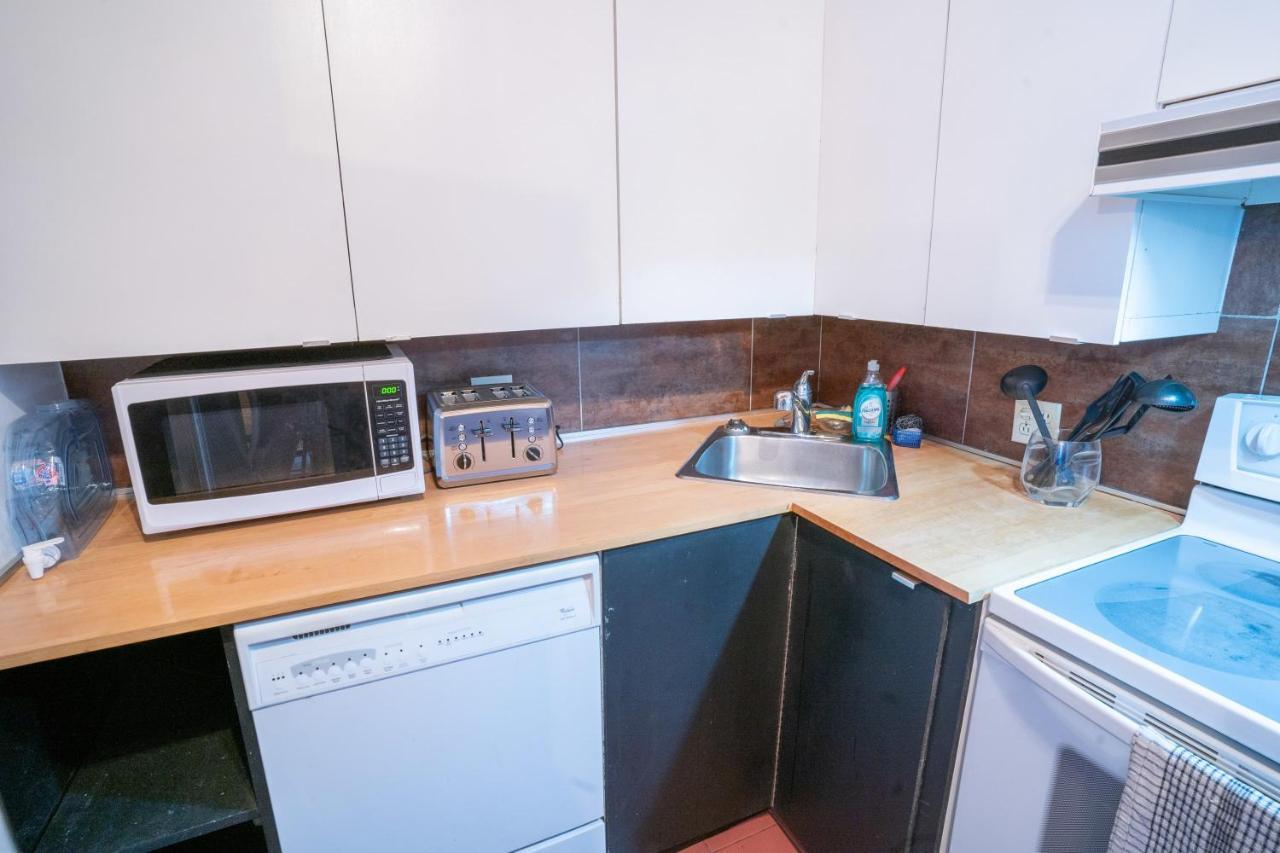 Beautiful 3 Beds Apt - 3mins From Metro Apartment *