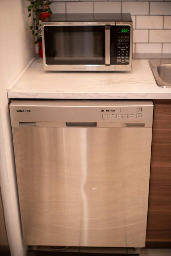 Stylish 1br Near Subway Your Ideal Retreat * Montreal