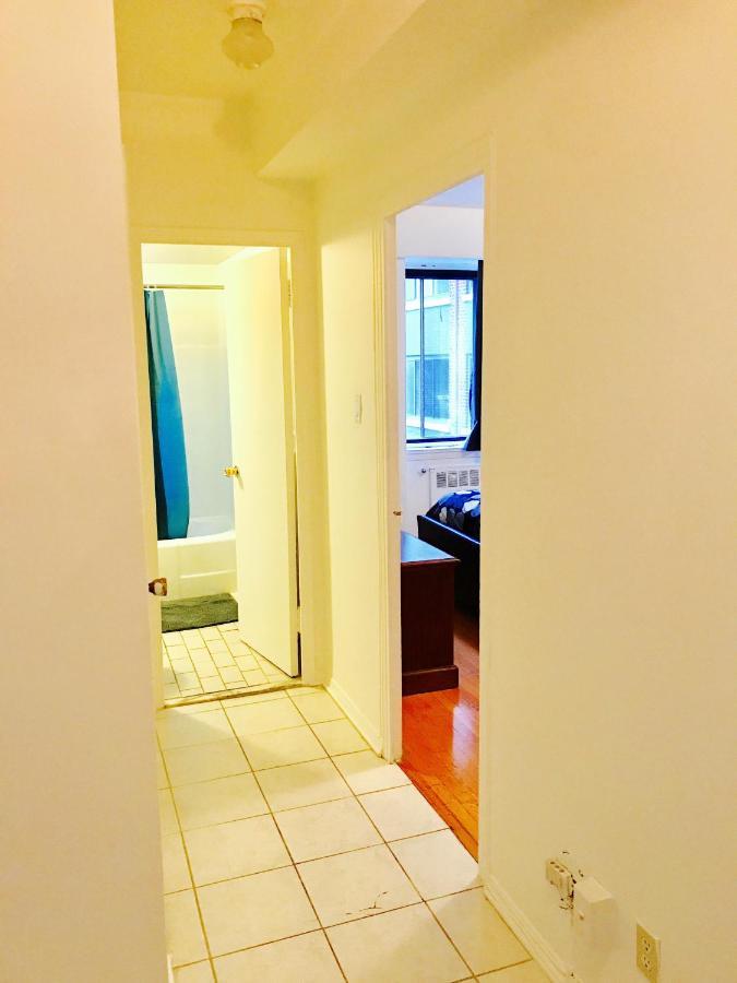 Stylish Apartment: Comfortable In The Golden Square Mile * Montreal