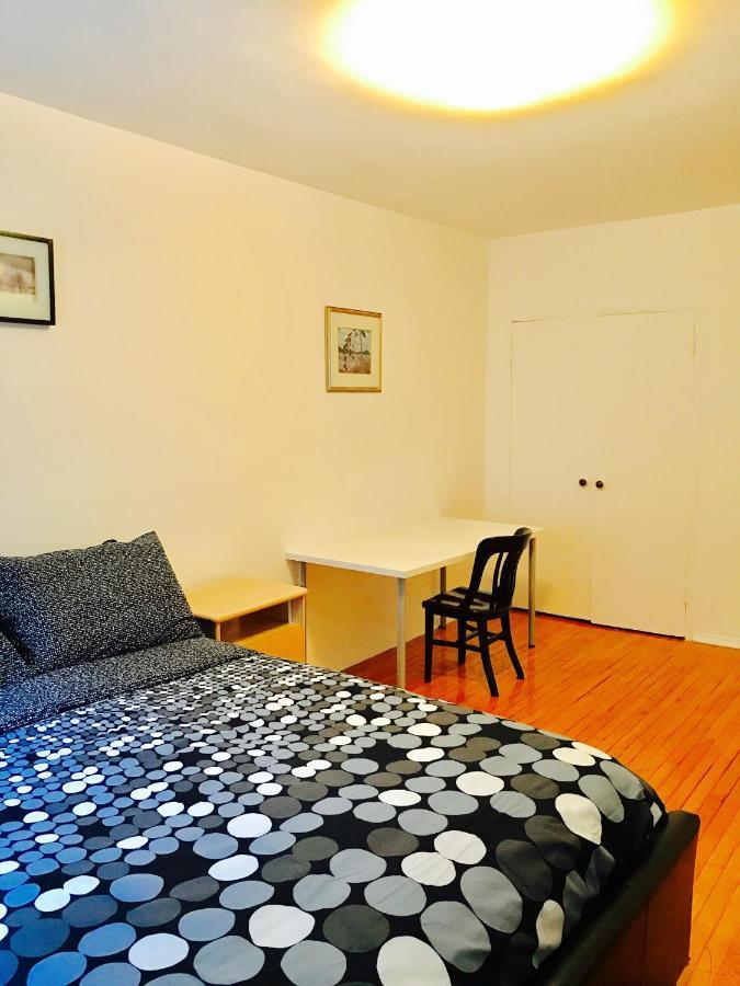 Stylish Apartment: Comfortable In The Golden Square Mile *