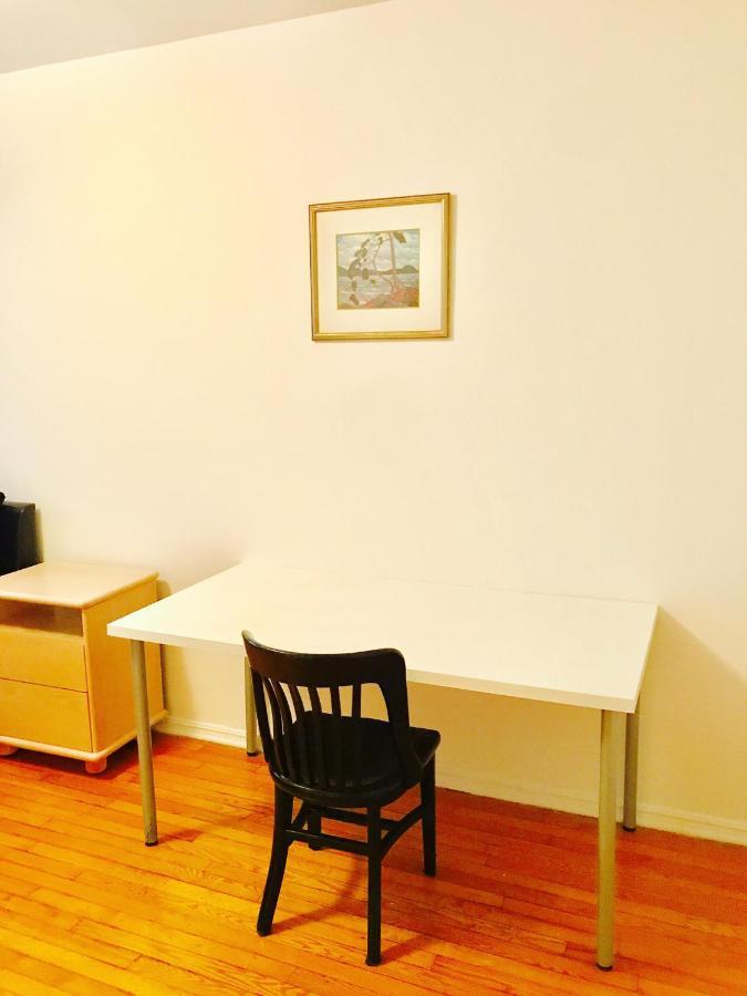 Apartment Stylish Apartment: Comfortable In The Golden Square Mile