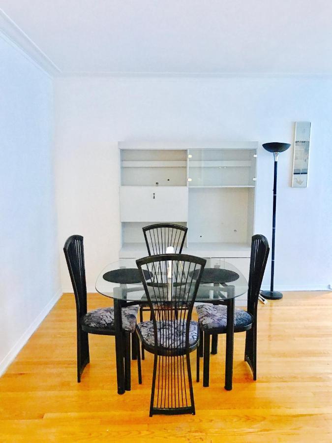 Stylish Apartment: Comfortable In The Golden Square Mile * Montreal