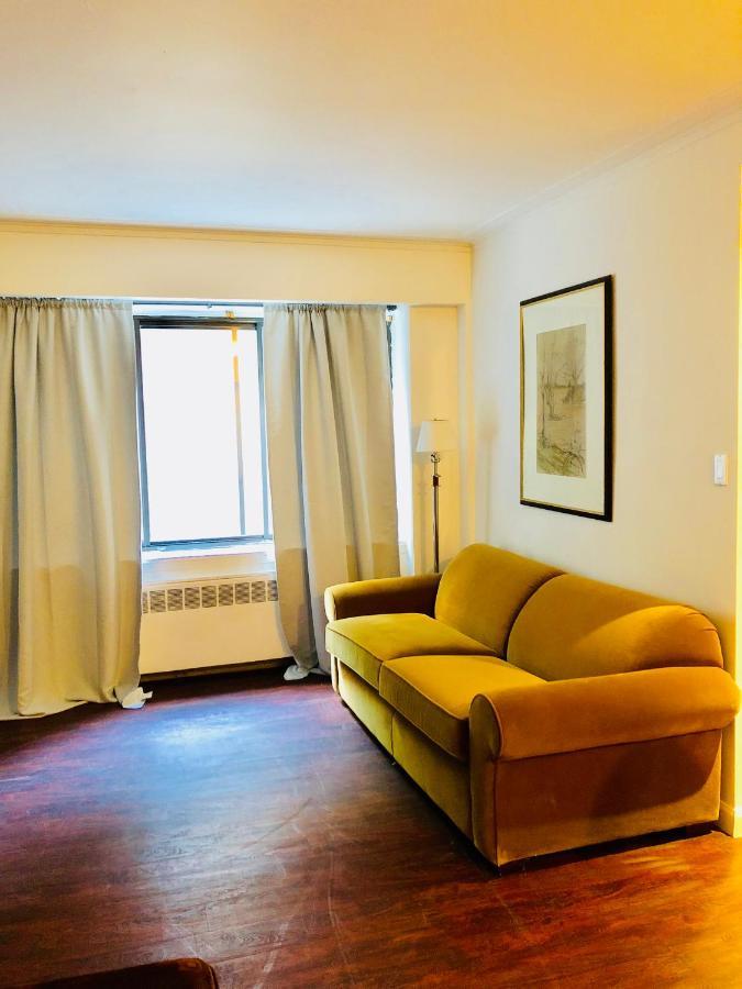 Stylish Apartment: Comfortable In The Golden Square Mile Apartment *