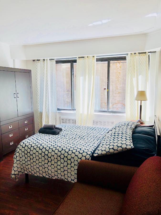 Apartment Stylish Apartment: Comfortable In The Golden Square Mile