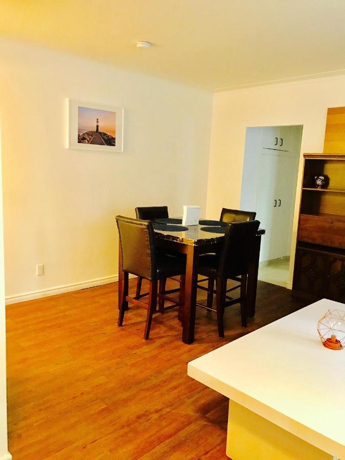 Apartment Stylish Apartment: Comfortable In The Golden Square Mile