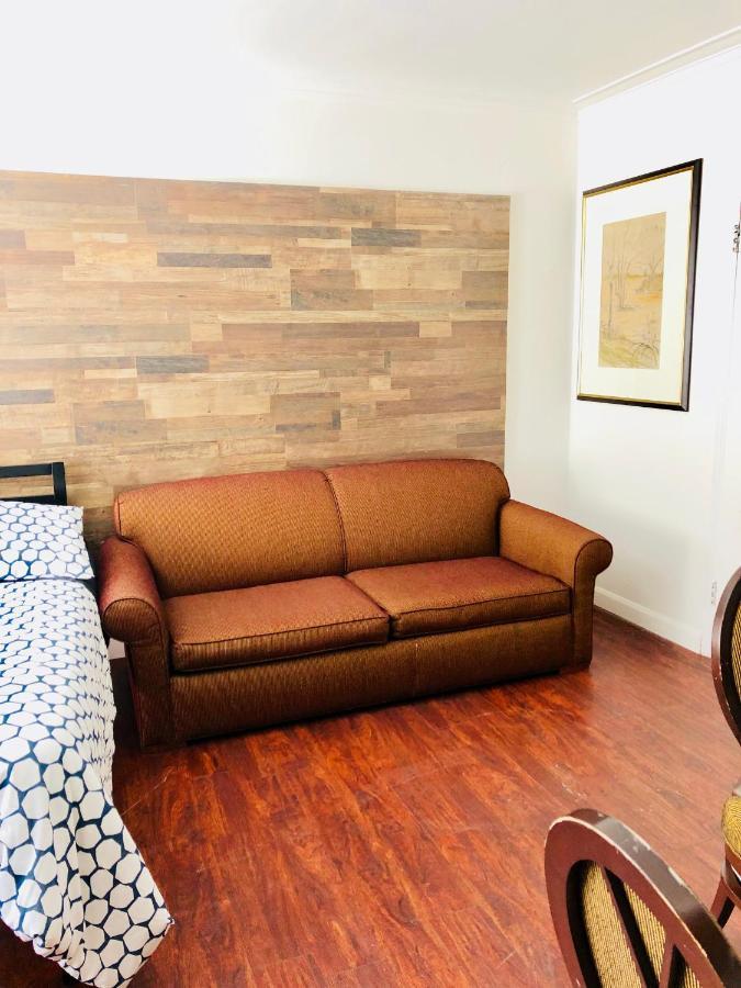 Apartment Stylish Apartment: Comfortable In The Golden Square Mile Montreal
