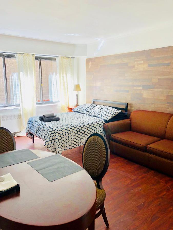 Stylish Apartment: Comfortable In The Golden Square Mile Apartment *