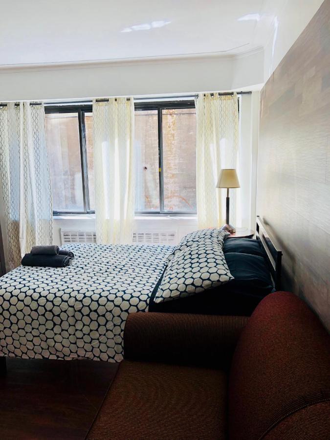 Stylish Apartment: Comfortable In The Golden Square Mile