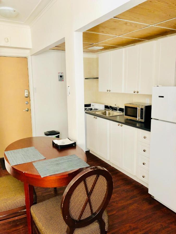 Stylish Apartment: Comfortable In The Golden Square Mile Apartment *